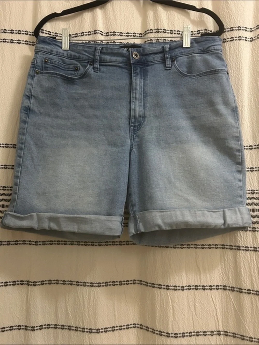 DKNY Jeans Light Wash Cuffed Denim Bermuda Shorts Sz 12 High Rise 13